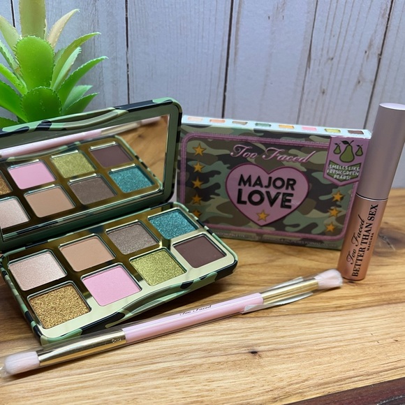 3 Piece Too Faced Major Love Set - Picture 1 of 11